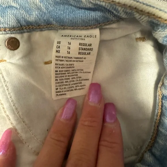 American Eagle Outfitters Light Blue Distressed Jeans - Picture 4 of 5